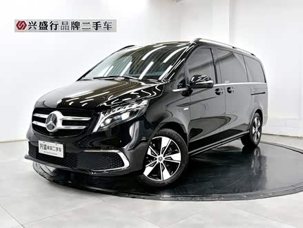 奔驰V级 2022款 V 260 尊贵版