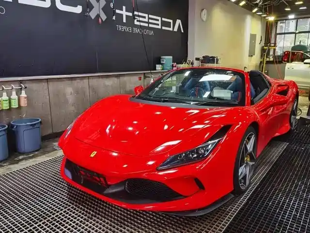 FERRARI  F8