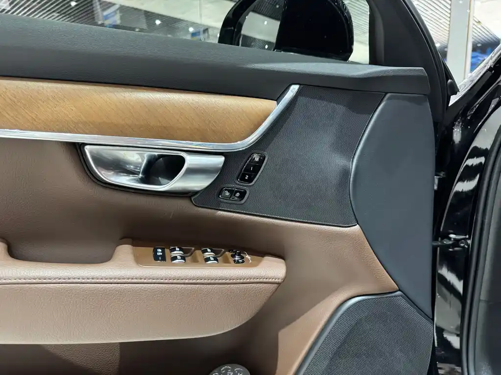 VOLVO S90 PLUG IN HYBRID