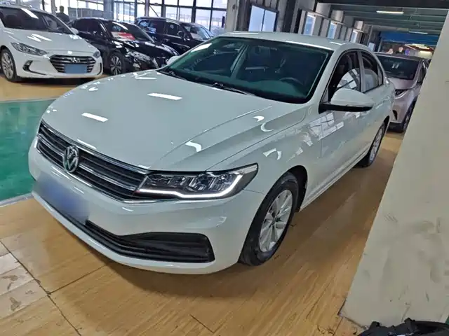 VOLKSWAGEN BORA 2023