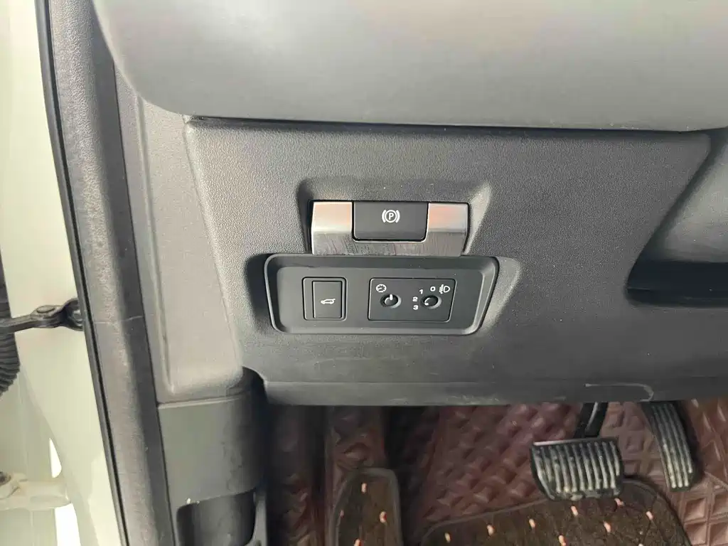 LAND ROVER DISCOVER SPORTS