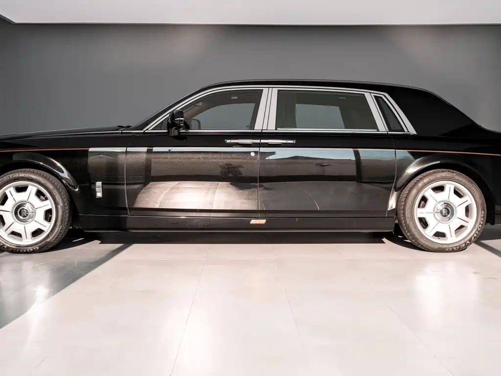 ROLLS-ROYCE PHANTOM