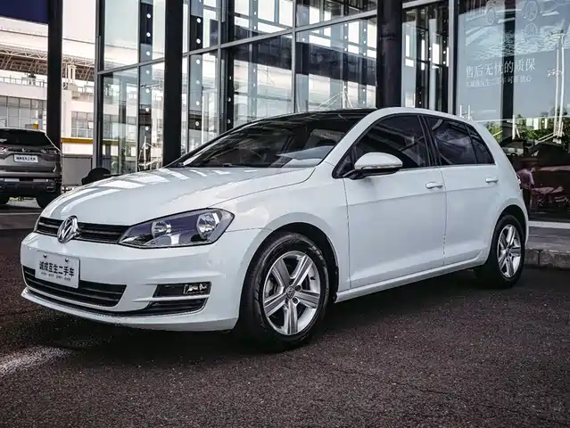 VOLKSWAGEN GOLF 2016