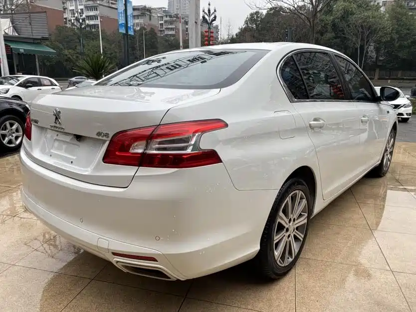 PEUGEOT 408