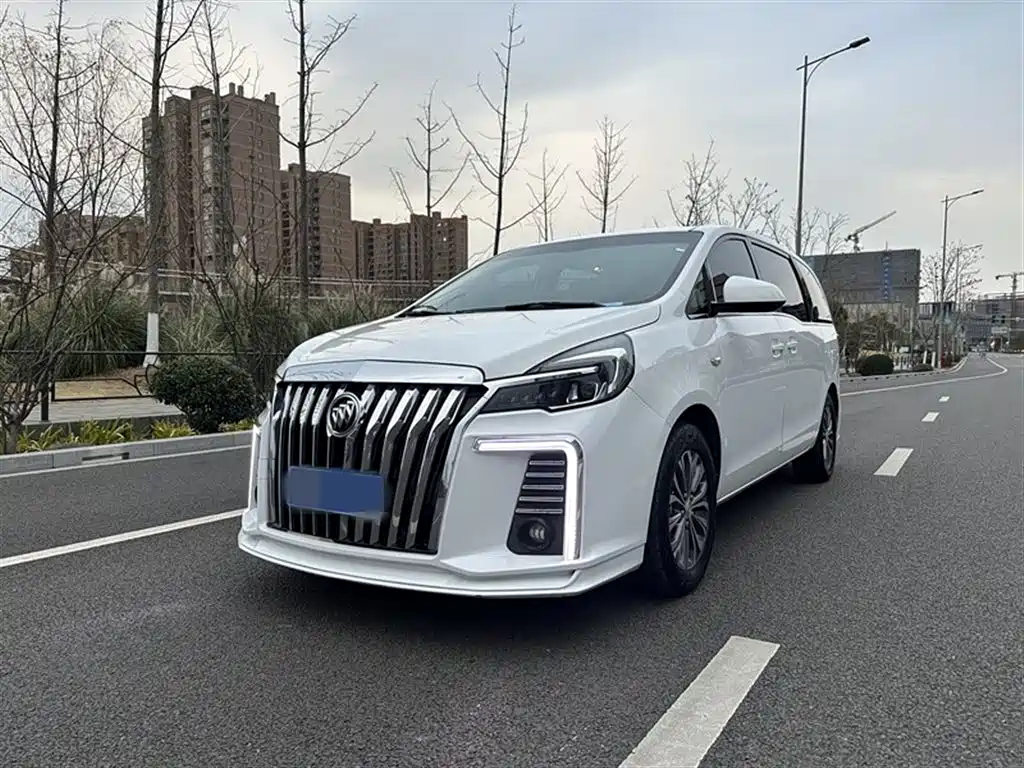 Buick GL8 2020 года 陆上公务舱 652T Комфортная версия 48000 km 2021