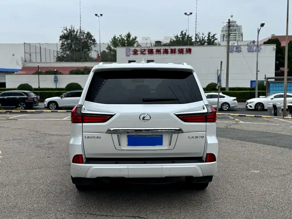 LEXUS  LX