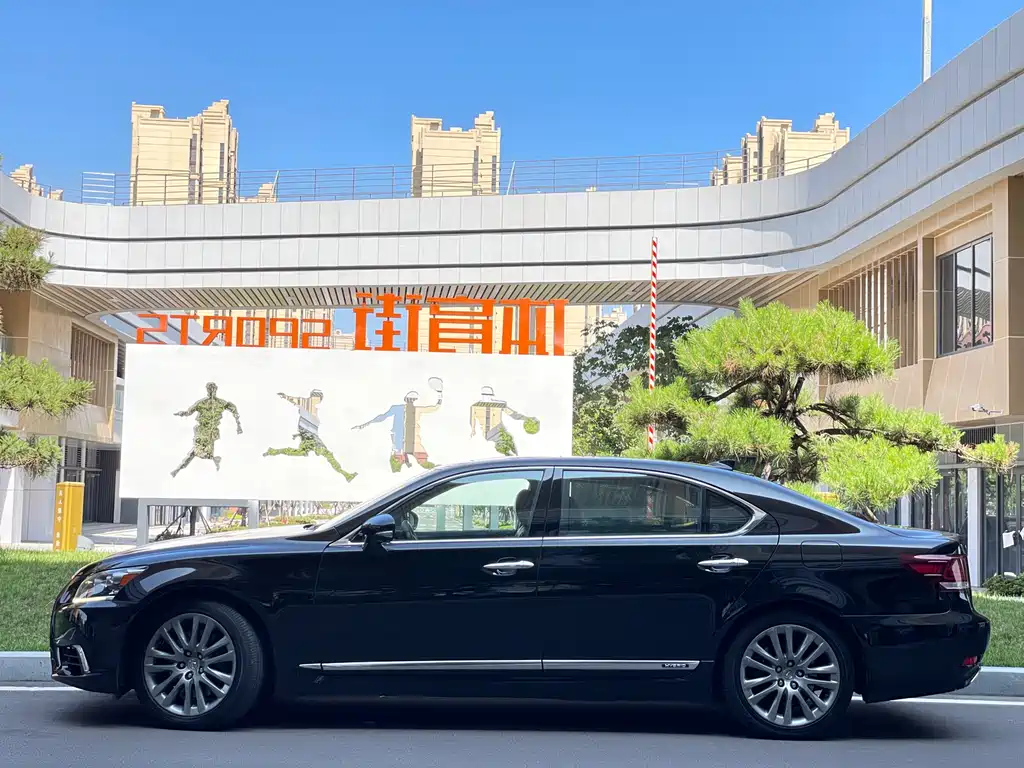 Lexus LS 2014 600hL