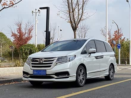 艾力绅 2019款 2.0L 混动豪华版