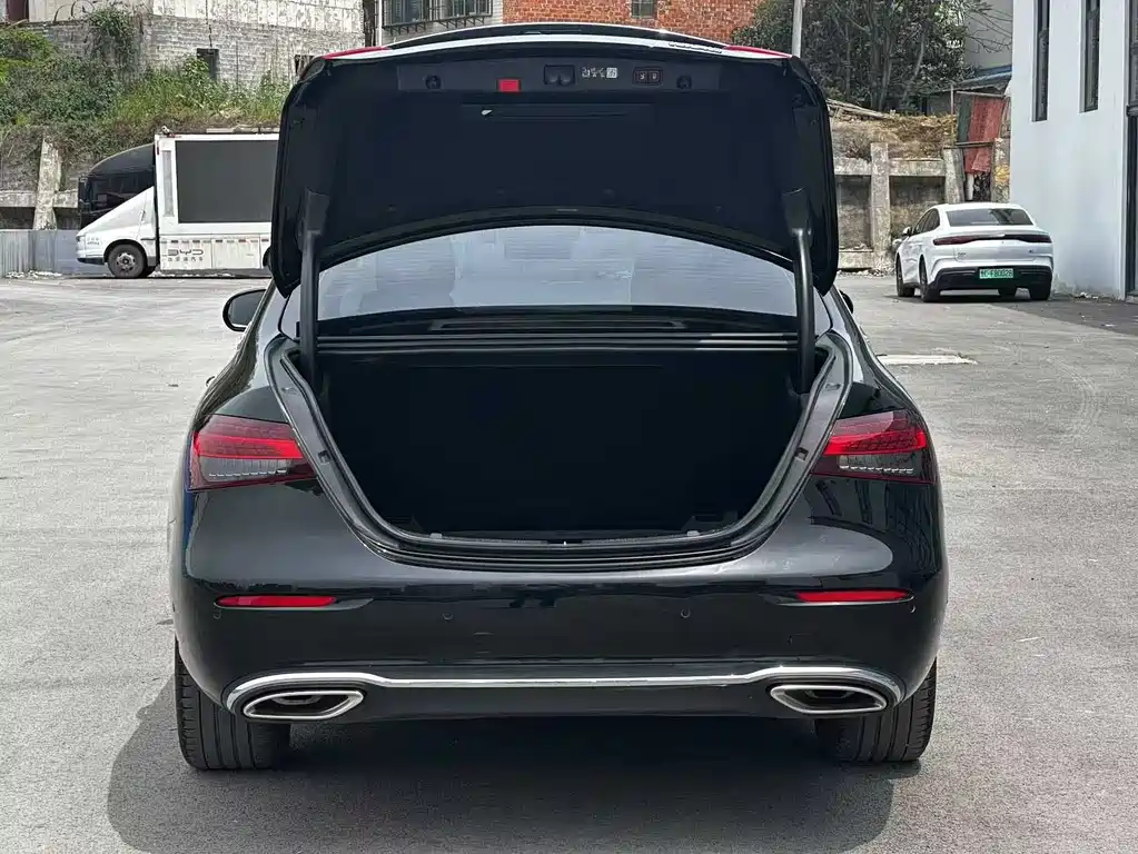 MERCEDES-BENZ E CLASS