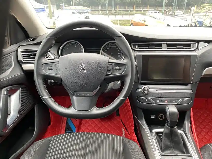 PEUGEOT 408