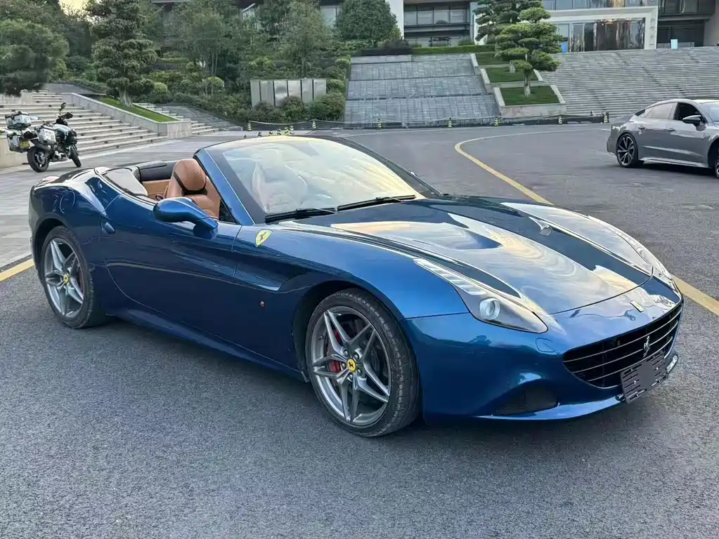 FERRARI CALIFORNIA T