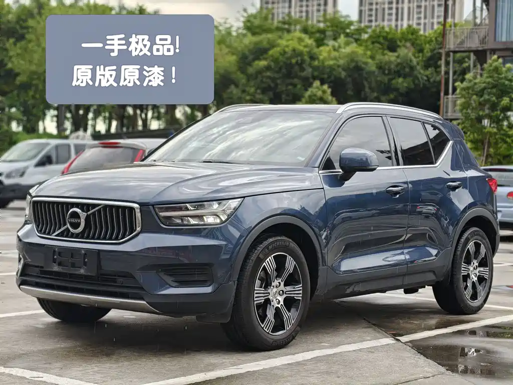 VOLVO  XC40