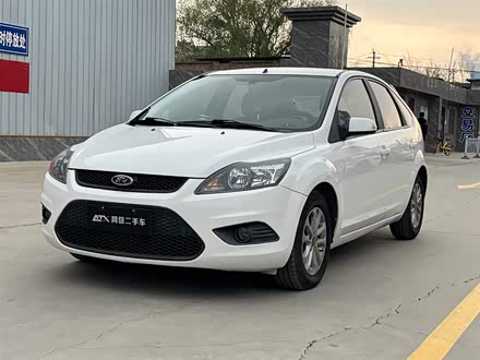 福克斯 2014款 两厢经典 1.8L 自动酷白典藏版