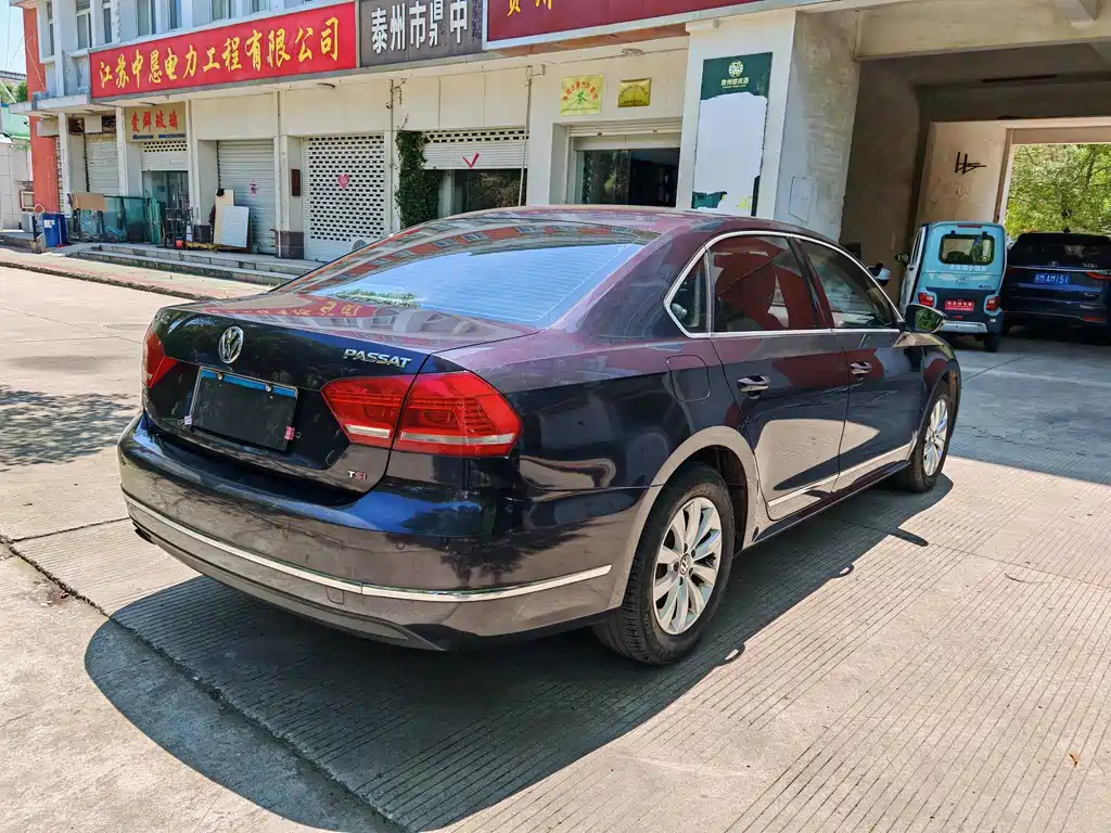 VOLKSWAGEN PASSAT