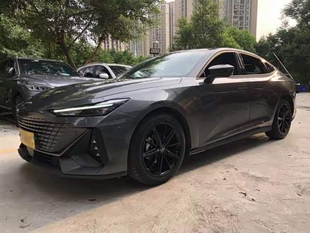 长安UNI-V 2022款 1.5T 尊贵型