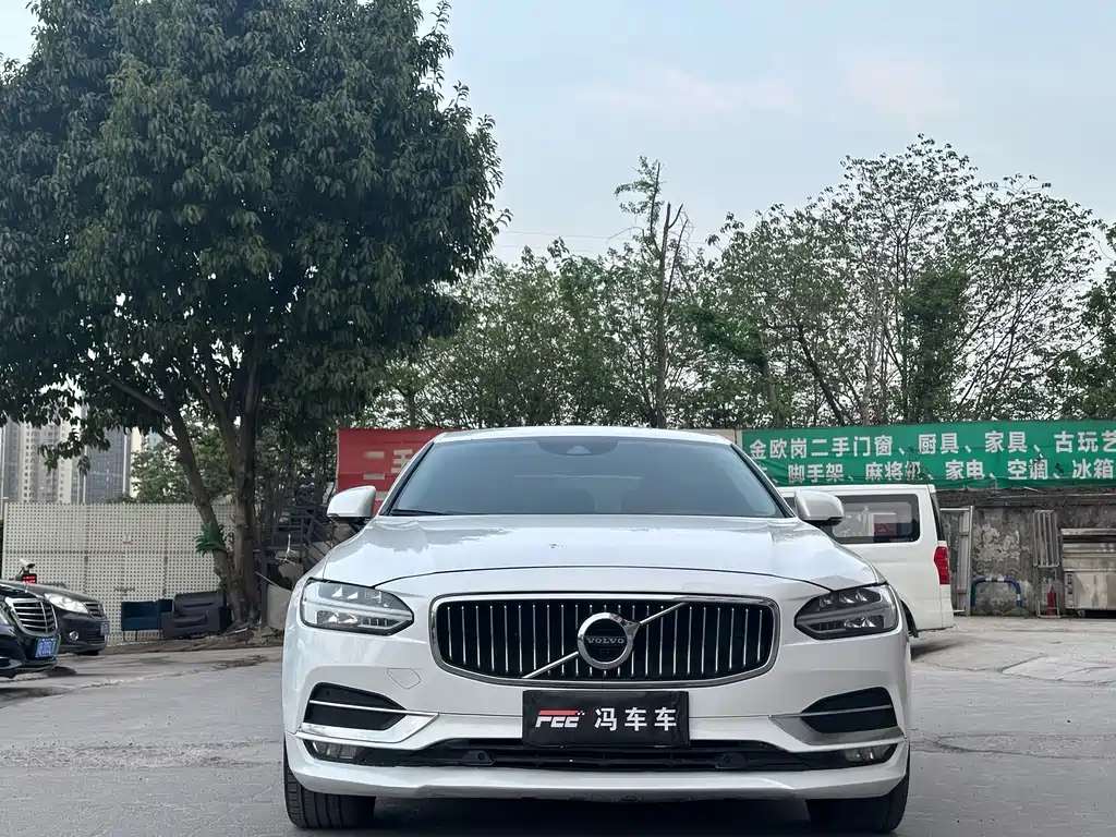 Volvo S90 2020 года выпуска T5 Comfort Luxury Edition 68000 km 2020