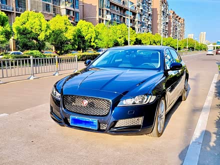 捷豹XFL 2020款 XFL 2.0T P200 两驱赛旗版