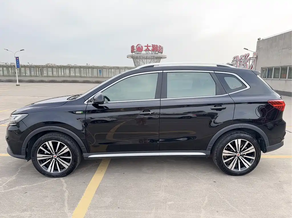 ROEWE RX5 NEW ENERGY