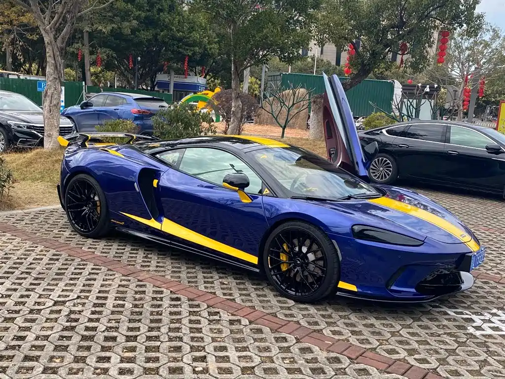 MCLAREN  GT