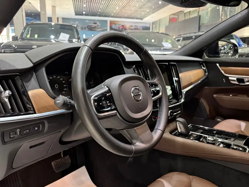 VOLVO S90 PLUG IN HYBRID