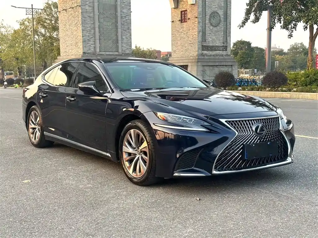 Лексус LS 2020 года 500h Престижный вариант ГОСТ VI 50000 km 2021