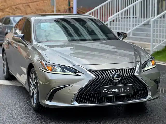 LEXUS  ES 2020