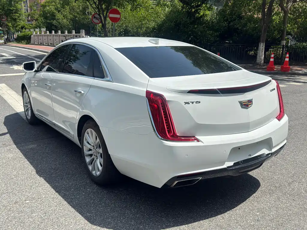 CADILLAC XTS