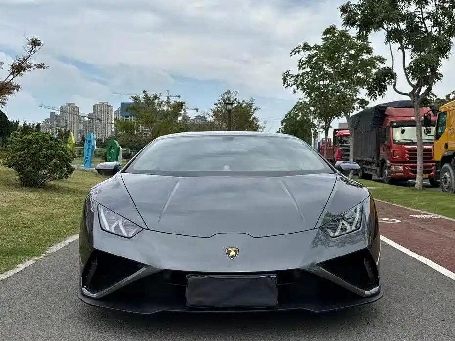 LAMBORGHINI HURACÁN