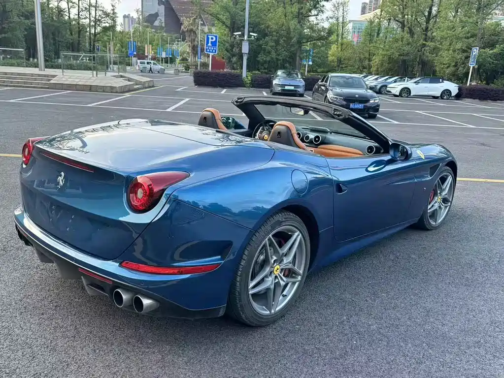 FERRARI CALIFORNIA T