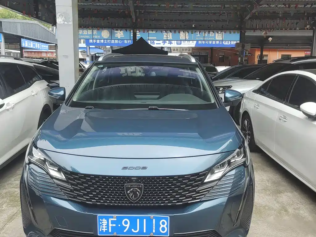 Peugeot 5008 2023 400THP Версия для全家满座 7 мест 8000 km 2022