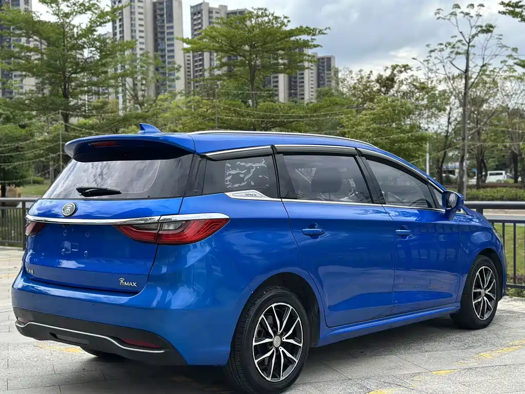 BYD SONG MAX