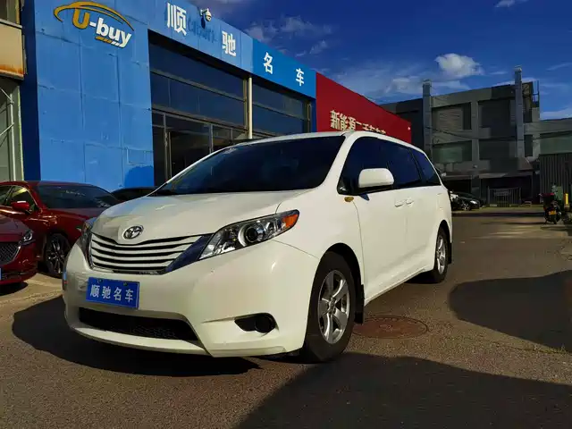 TOYOTA SIENNA 2018