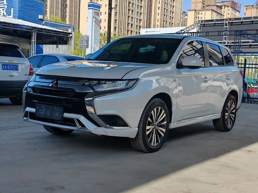 Оулэн 2021 модельного года, модификация 2.0L, передний привод, версия Comfort, 5 мест. 15000 km 2023