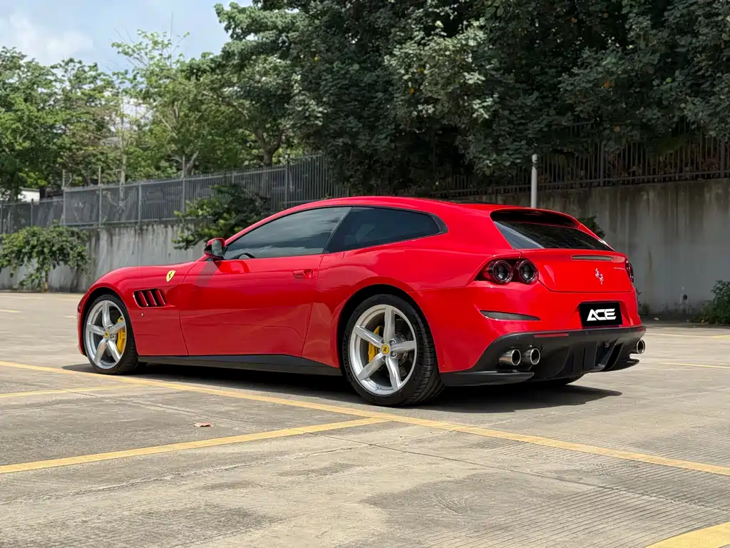 FERRARI GTC4LUSSO