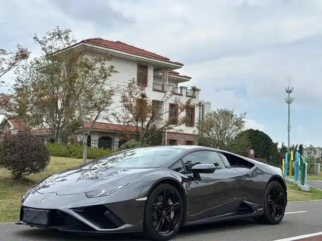 LAMBORGHINI HURACÁN