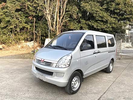五菱荣光S 2021款 1.2L标准型助力版5座LSI