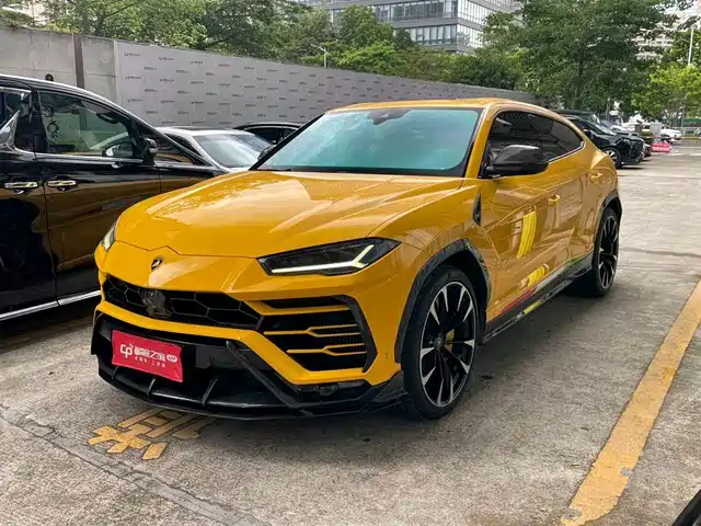 LAMBORGHINI URUS 2019