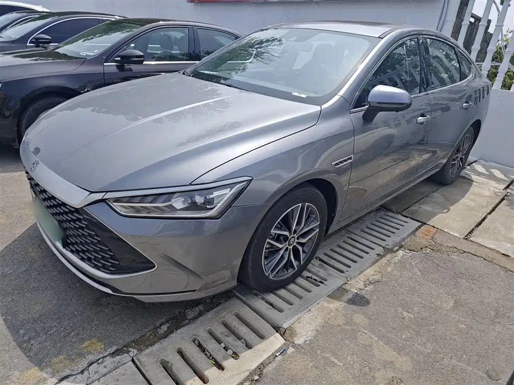 Qin PLUS 2023款车型 DM-i 120KM премиум-версия 26200 km 2023