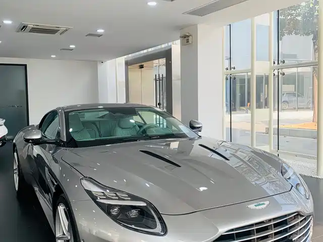 ASTON MARTIN  DB12 2025