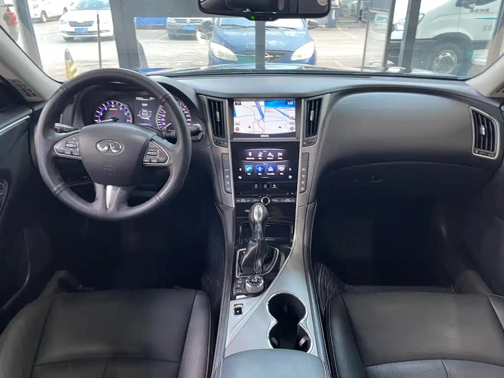 INFINITI Q50L