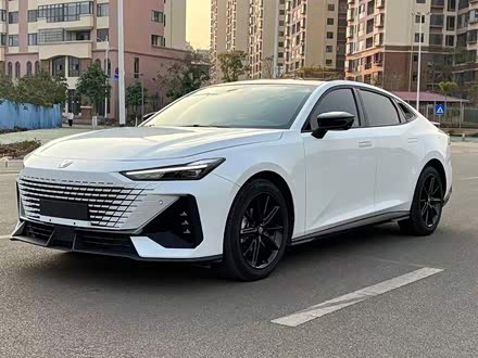 长安UNI-V 2022款 1.5T 尊贵型
