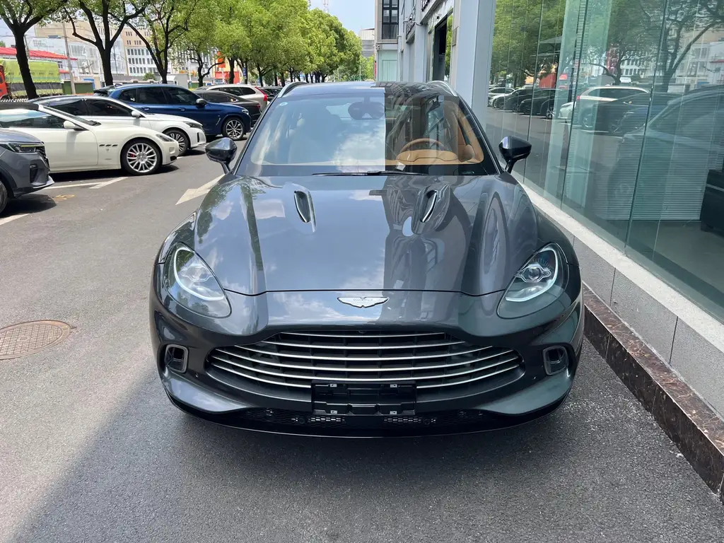ASTON MARTIN  DBX