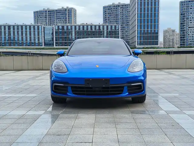 PORSCHE PANAMERA 2018