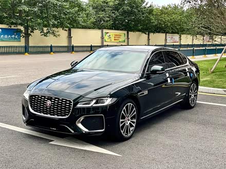 捷豹XFL 2022款 XFL 2.0T P250 两驱尊享豪华版