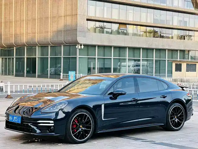 PORSCHE PANAMERA 2023