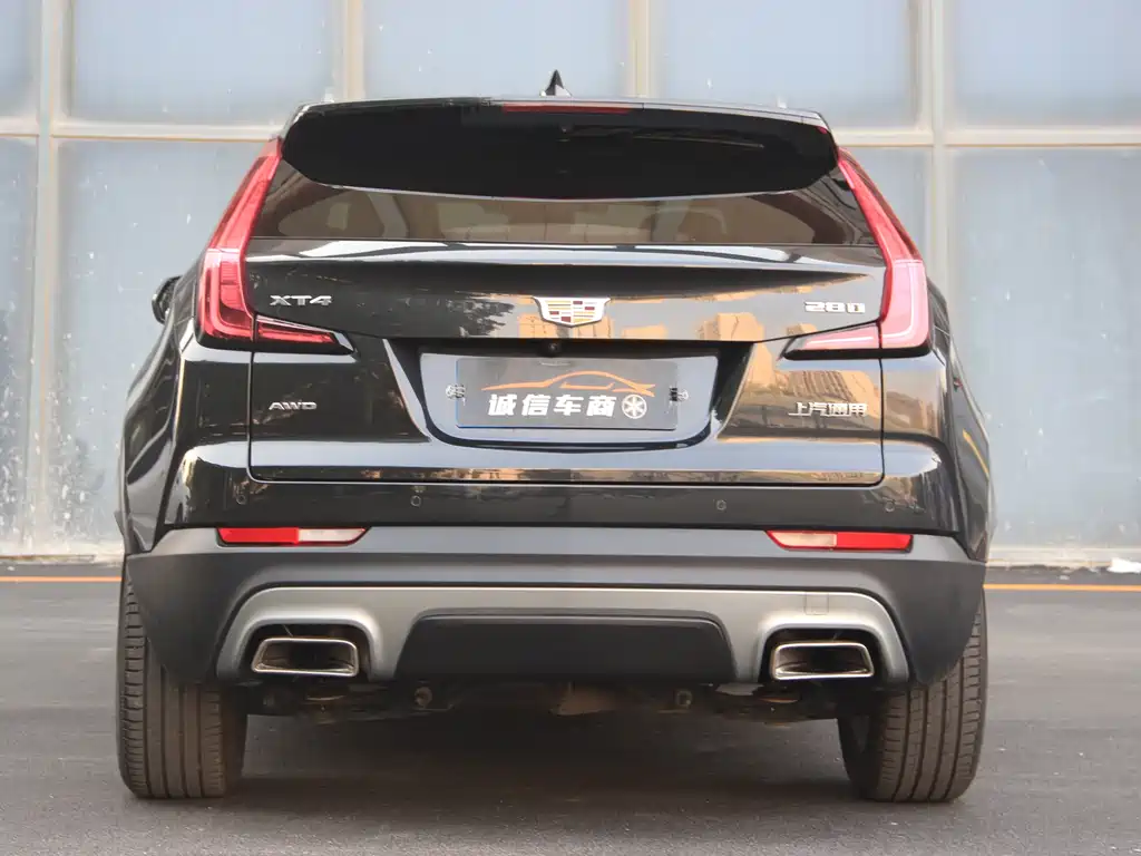 CADILLAC XT4