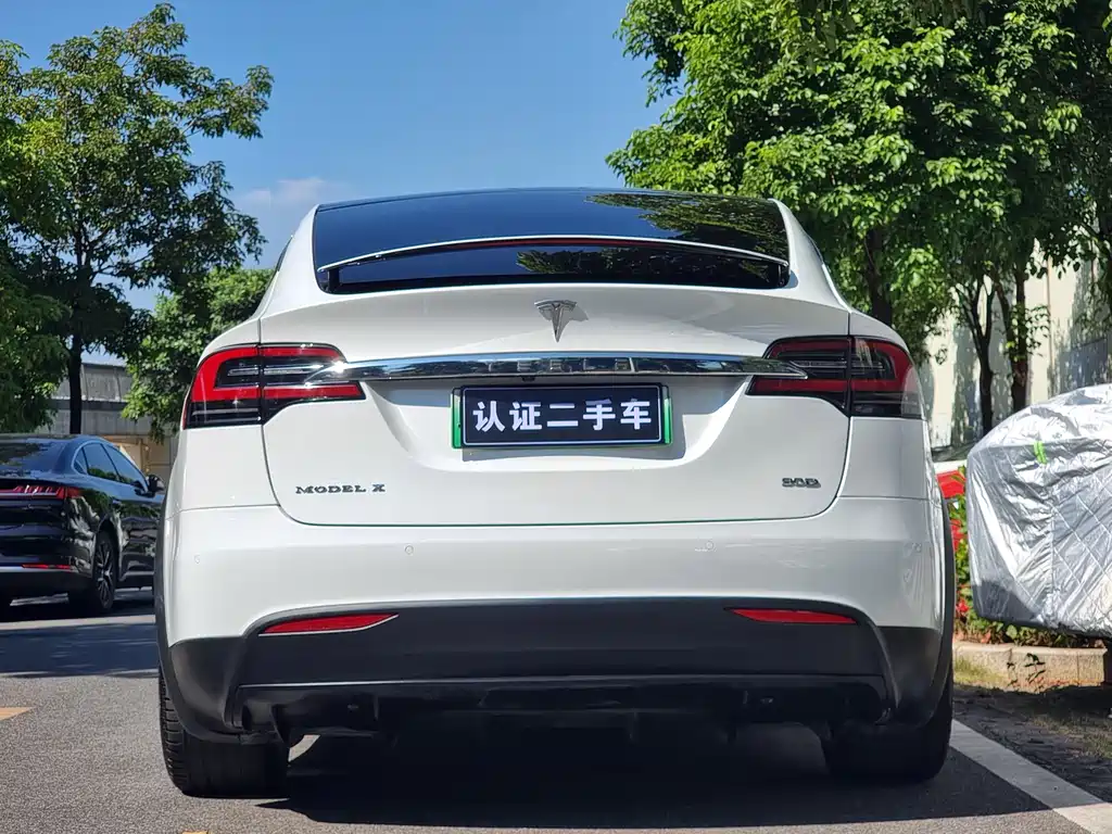 TESLA MODEL X
