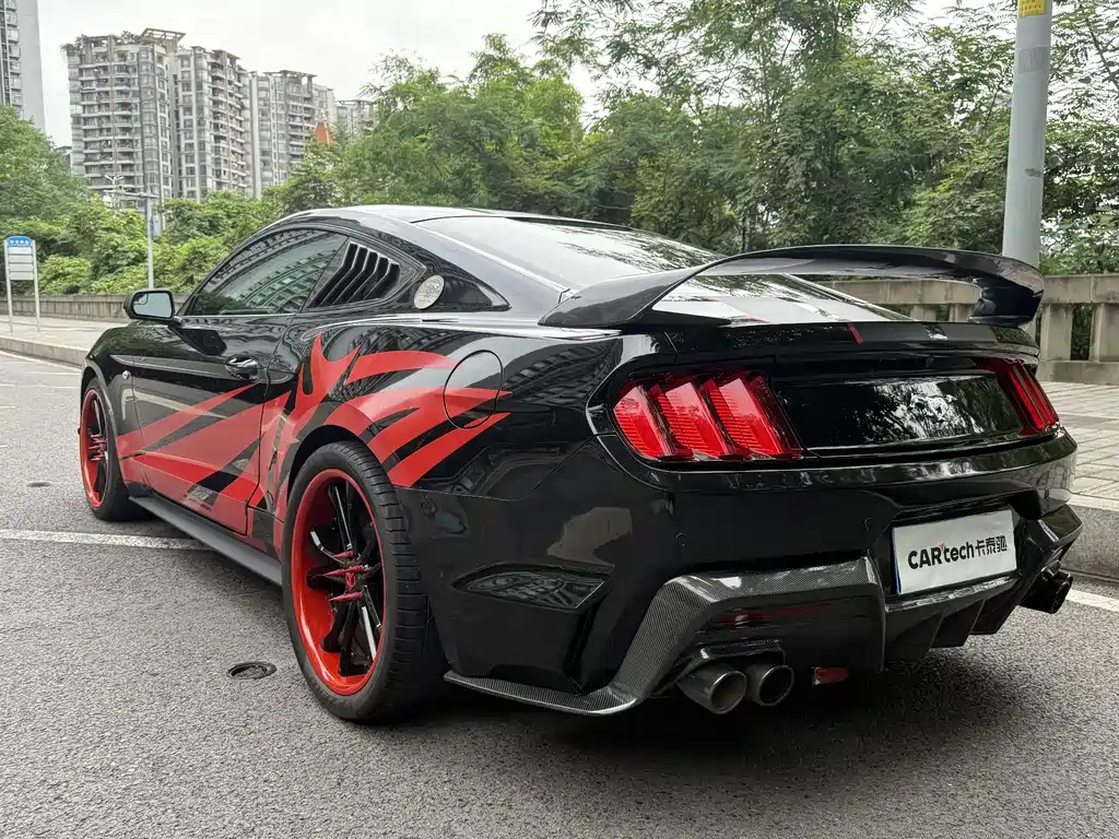 FORD MUSTANG