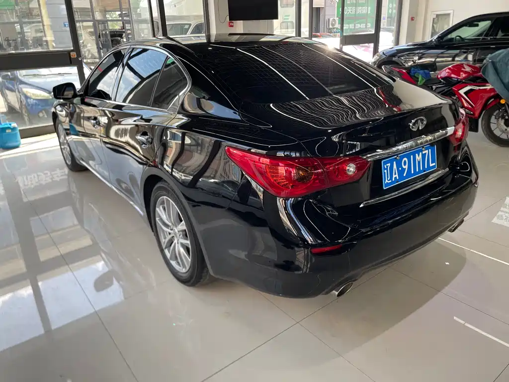 INFINITI Q50L
