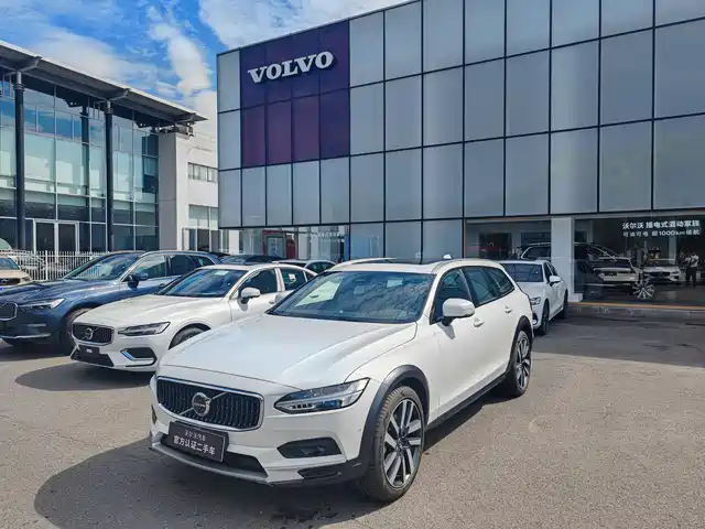 VOLVO  V90 2024